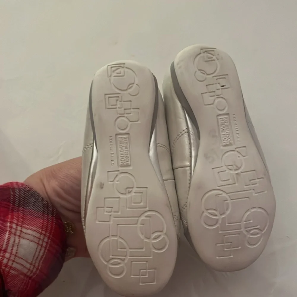 Kenneth Cole Reaction Girl’s Silver Pearl Flats Shoes Happy Space 2 Size 7